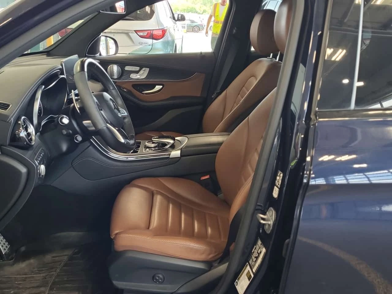 Mercedes-Benz GLC 43 AMG BURMESTER * ДИСТРОНИК * ОБДУХВАНЕ * ПАНО * 360, снимка 5 - Автомобили и джипове - 55193305