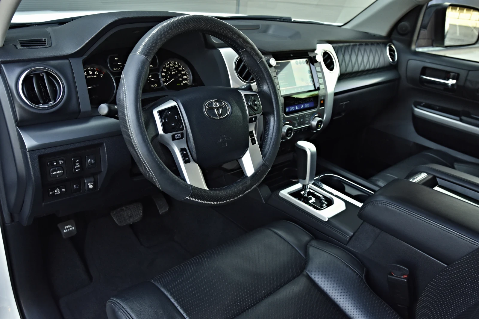 Toyota Tundra 5.7 V8!TRD Pro!Platinum!, снимка 8 - Автомобили и джипове - 56041475
