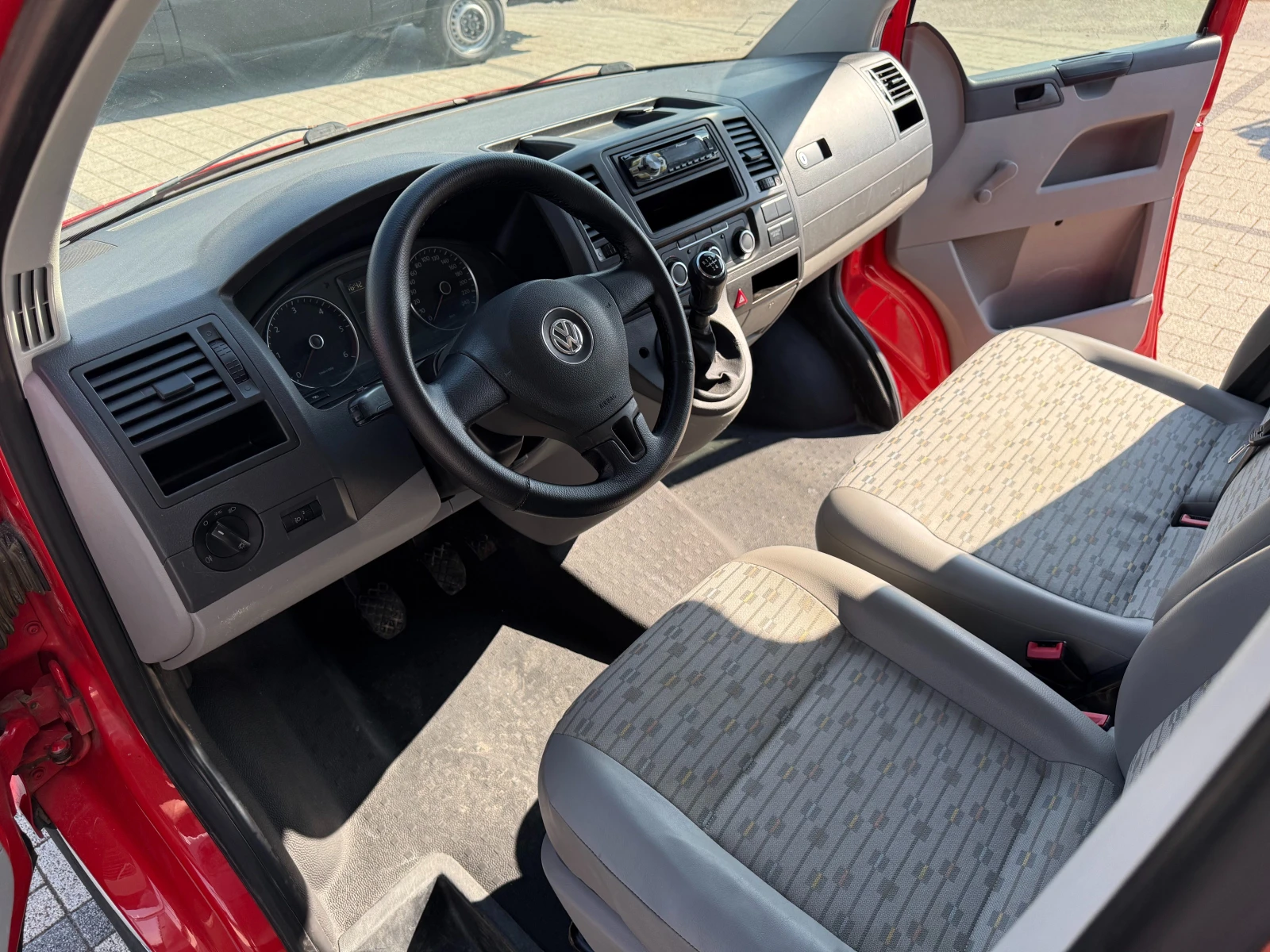 VW Transporter 2.0TDI 6-местен Климатик Euro 5, снимка 12 - Бусове и автобуси - 55357425
