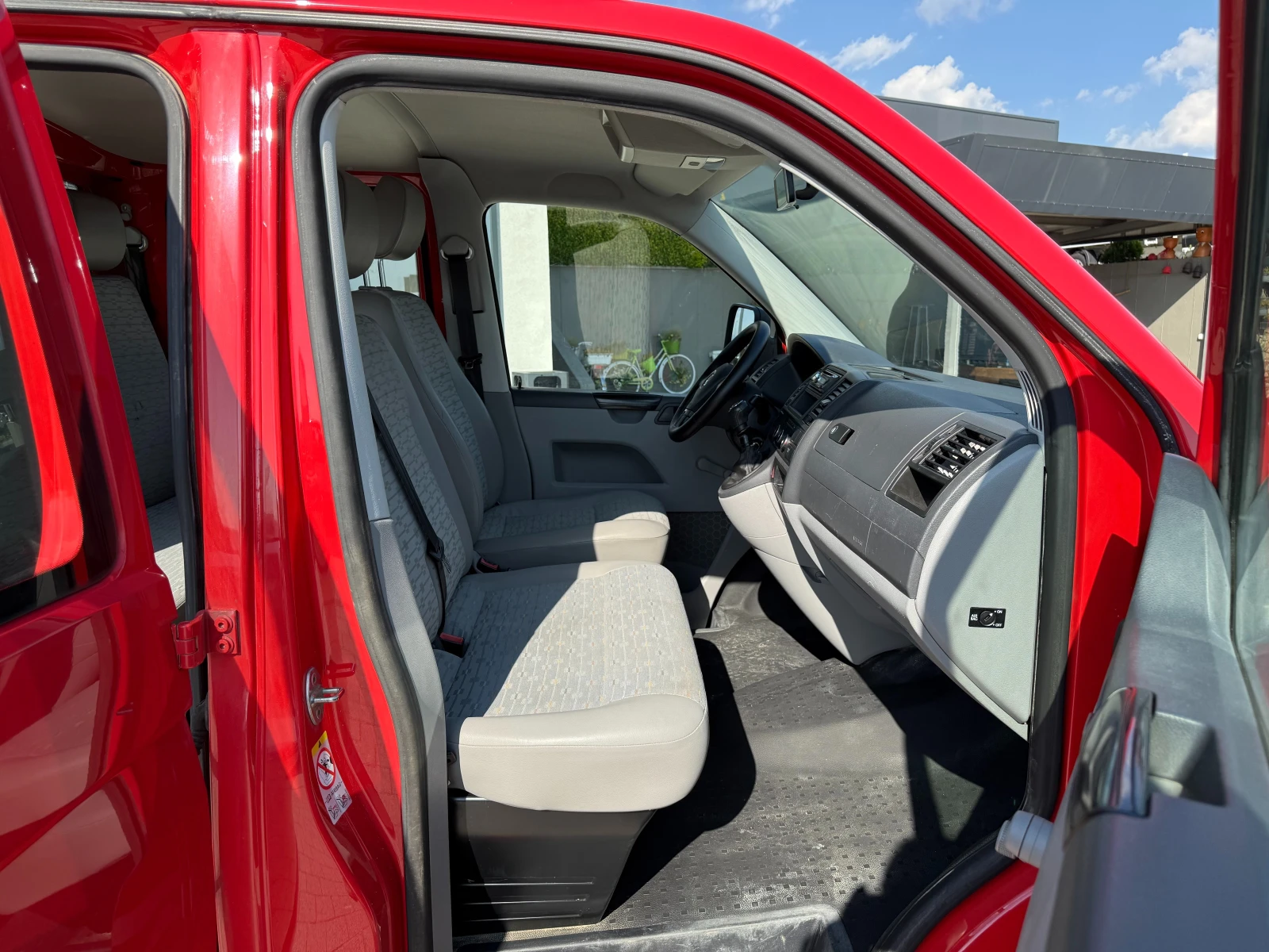VW Transporter 2.0TDI 6-местен Климатик Euro 5, снимка 11 - Бусове и автобуси - 55357425