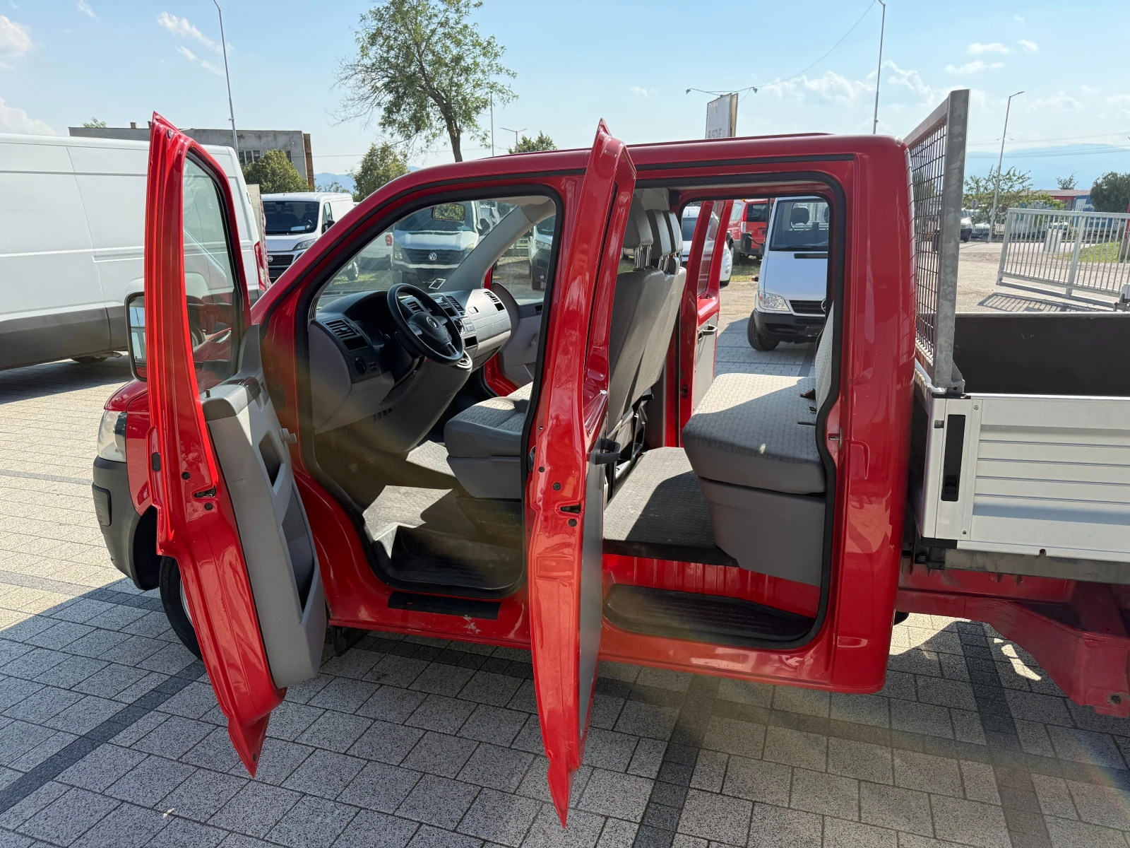VW Transporter 2.0TDI 6-местен Климатик Euro 5, снимка 14 - Бусове и автобуси - 55357425