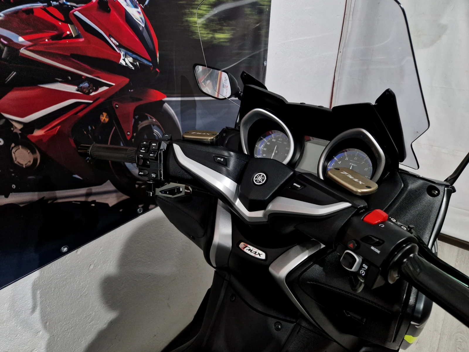 Yamaha T-max 530ie 2018.!DX!ABS! AKRAPOVIC ! | Mobile.bg   13