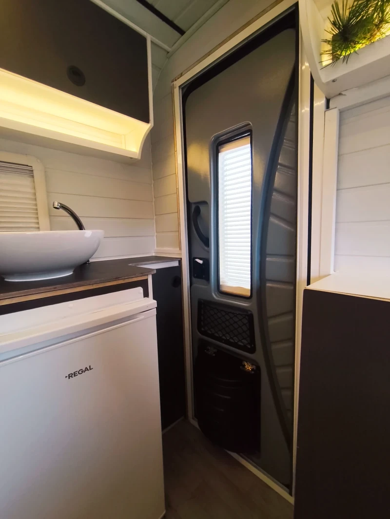 Каравана Други Мини 250 нова с гаранция, снимка 12 - Каравани и кемпери - 53599314