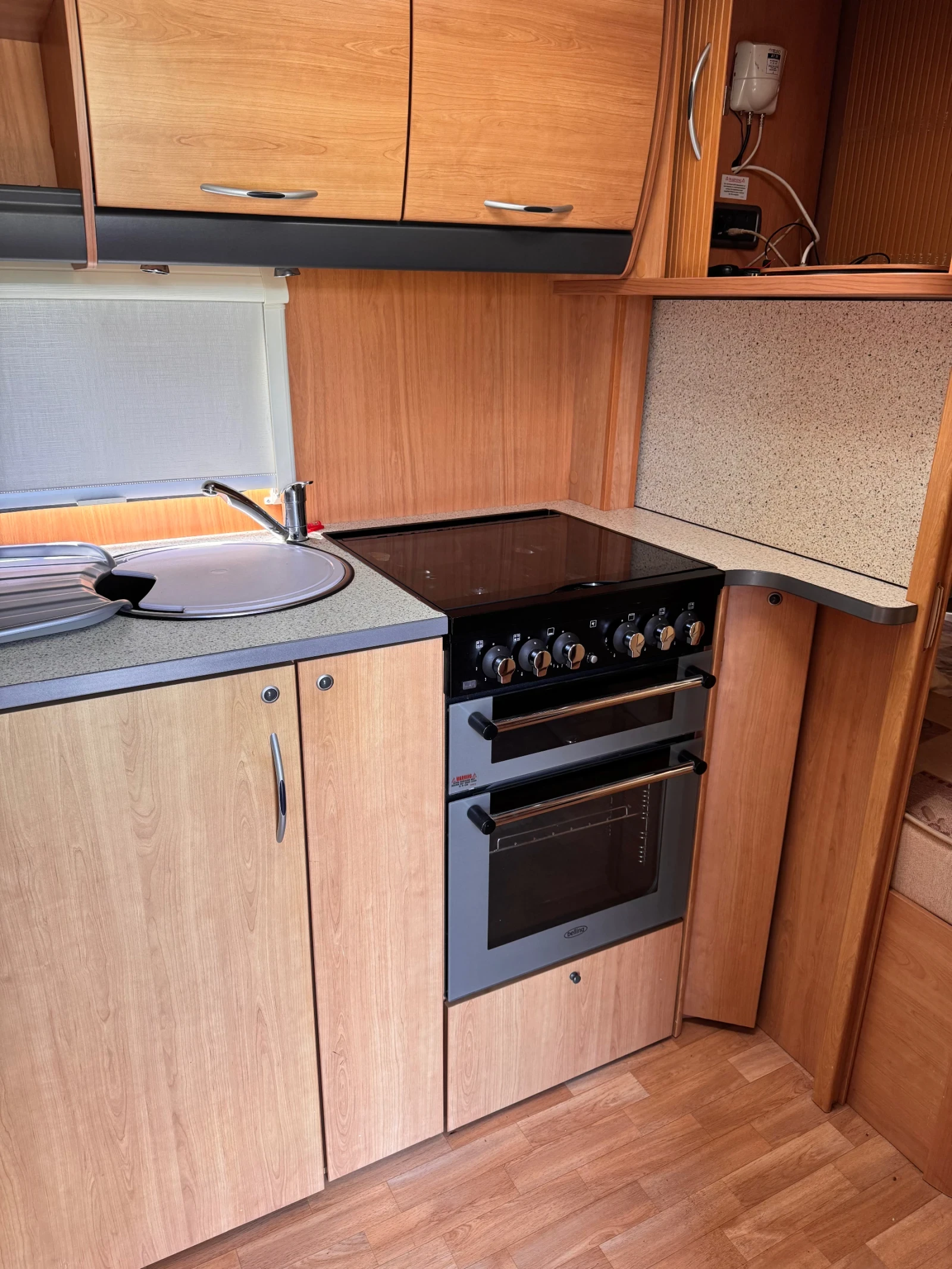 Каравана Swift Ace Jubilee Envoy, снимка 7 - Каравани и кемпери - 55953225