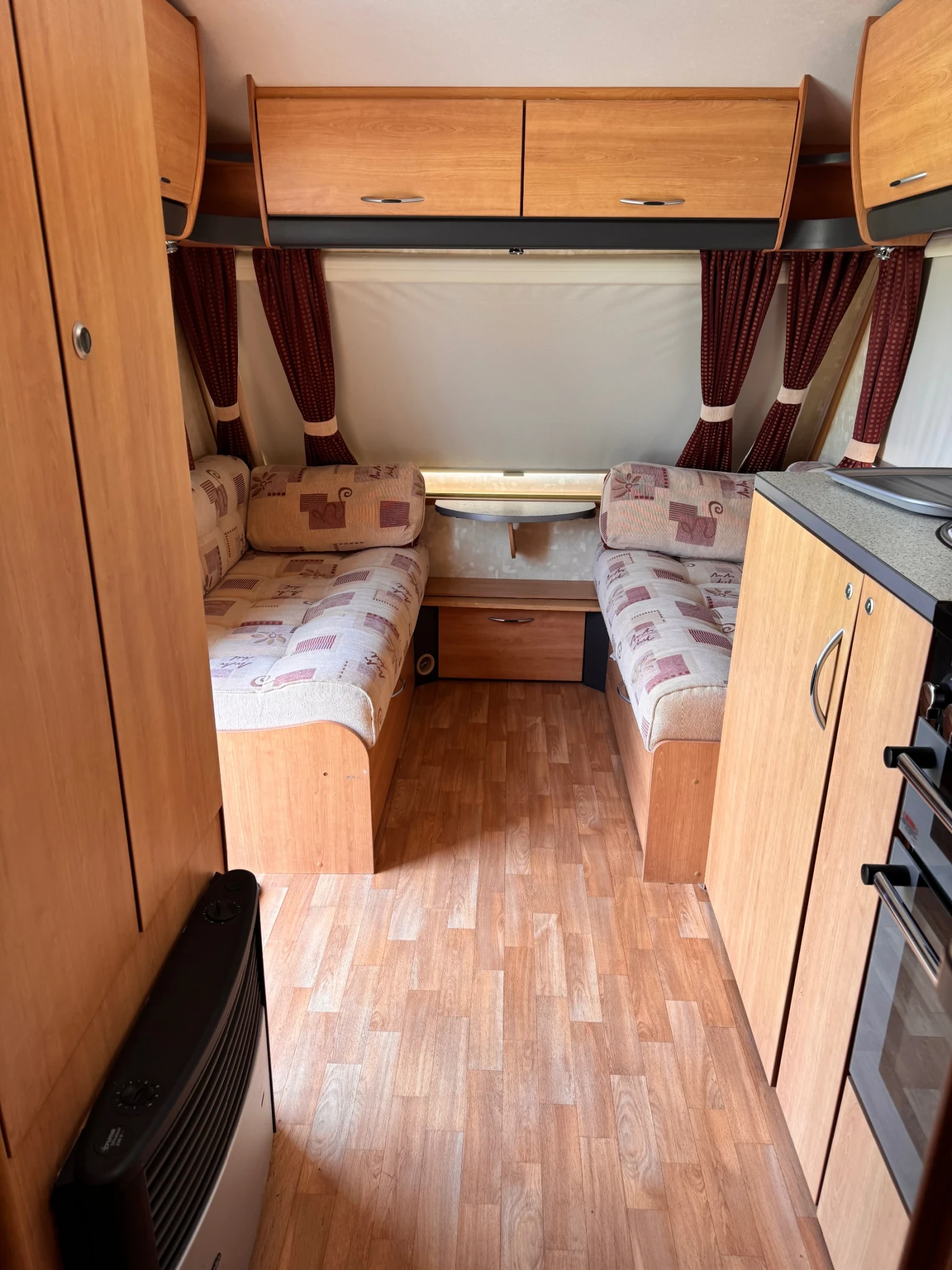 Каравана Swift Ace Jubilee Envoy, снимка 9 - Каравани и кемпери - 55953225