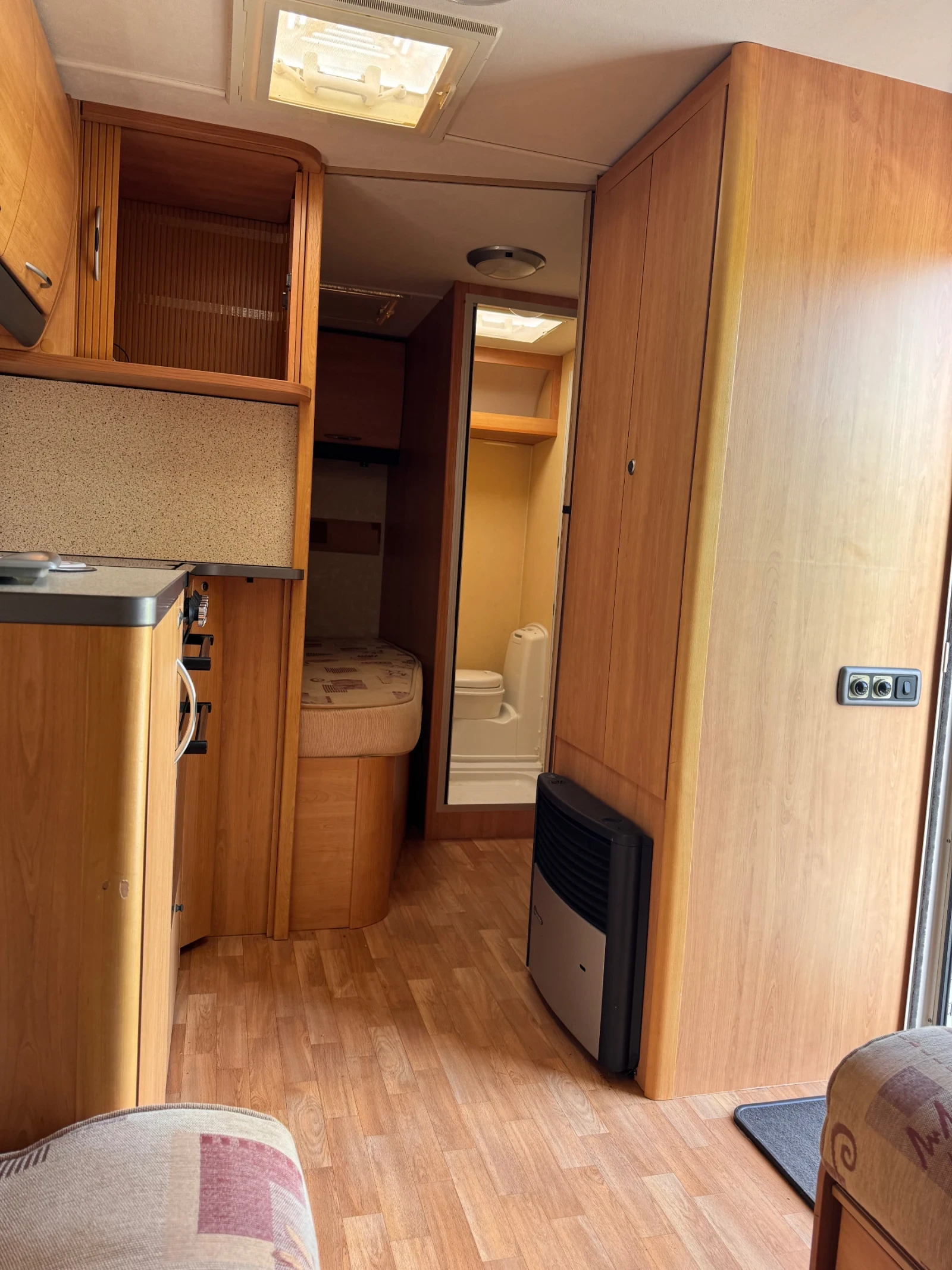 Каравана Swift Ace Jubilee Envoy, снимка 11 - Каравани и кемпери - 55953225