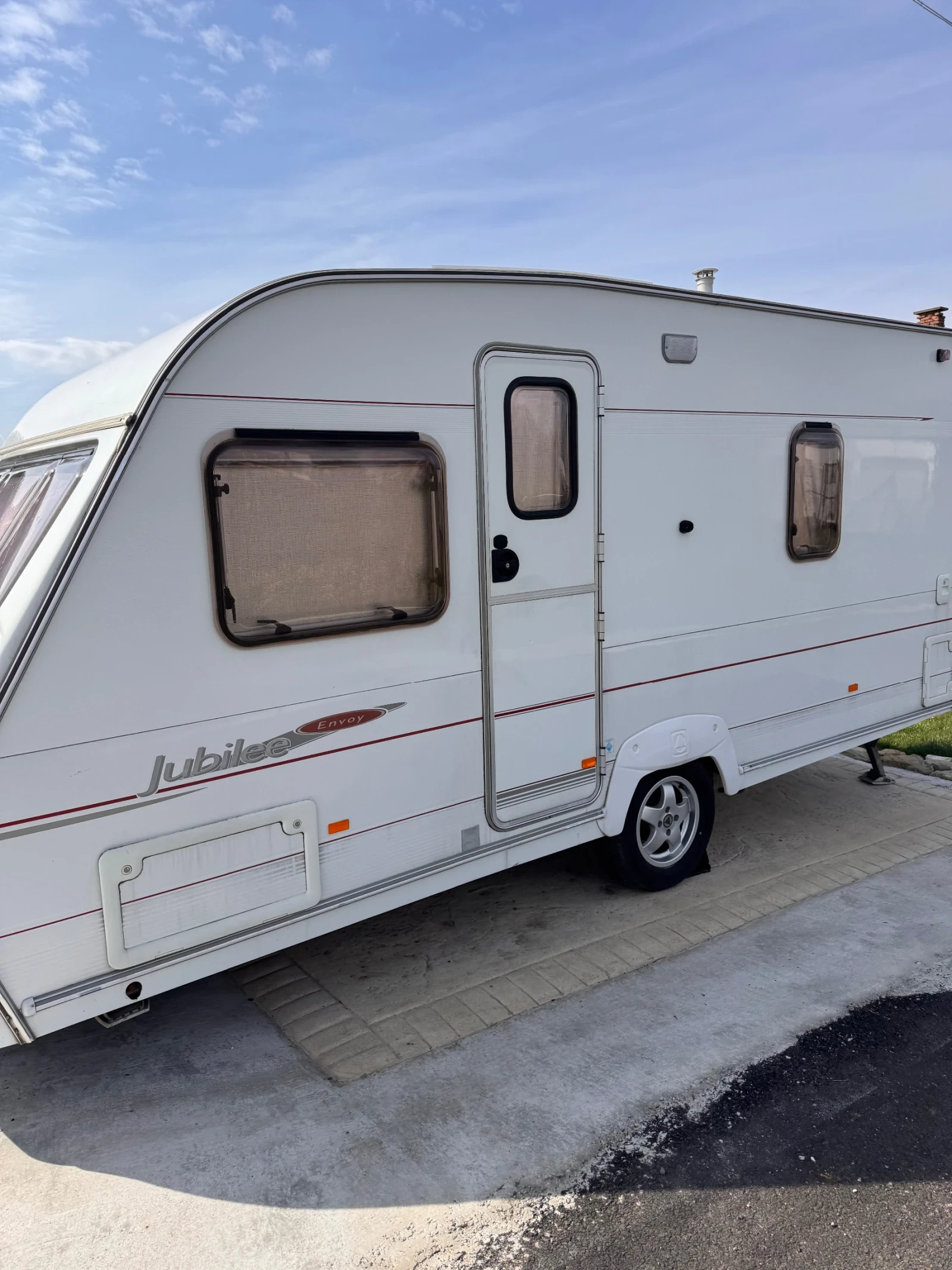 Каравана Swift Ace Jubilee Envoy, снимка 3 - Каравани и кемпери - 55953225