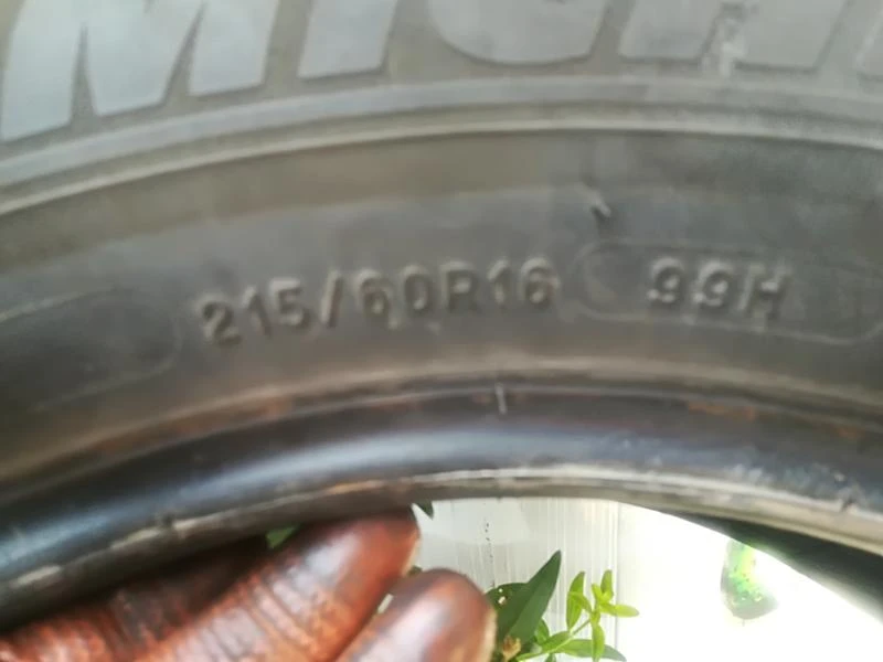 Гуми Зимни 215/60R16, снимка 4 - Гуми и джанти - 22709315