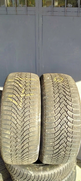 Гуми Зимни 225/45R18, снимка 2 - Гуми и джанти - 42898204