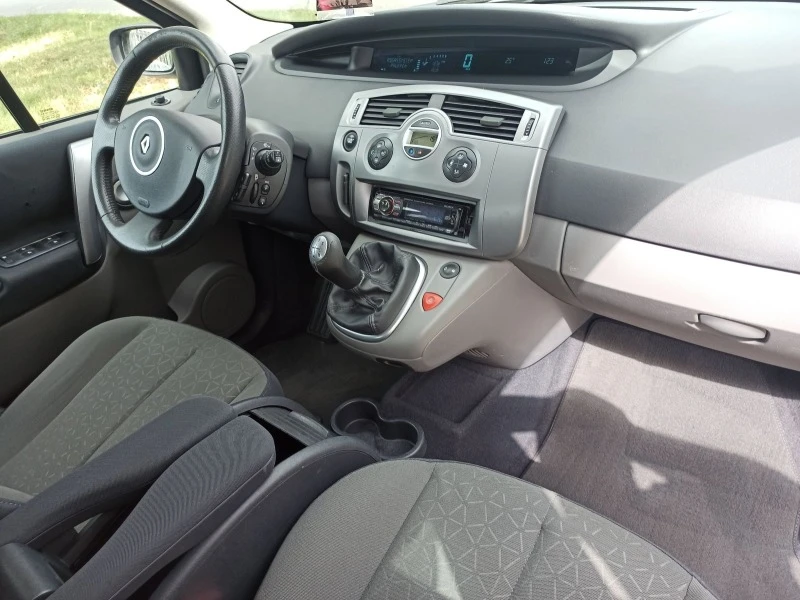 Renault Scenic 1.4I, снимка 13 - Автомобили и джипове - 46460975