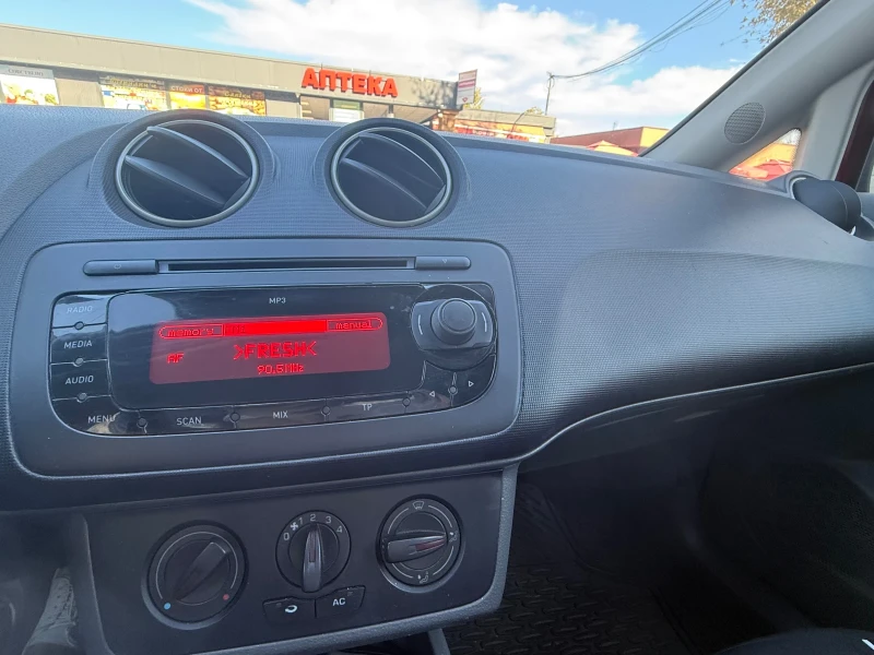 Seat Ibiza, снимка 5 - Автомобили и джипове - 52310645