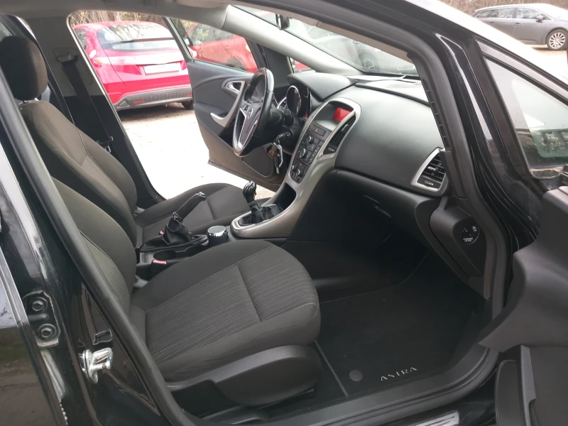 Opel Astra 1.3 CDTI, снимка 15 - Автомобили и джипове - 52536285