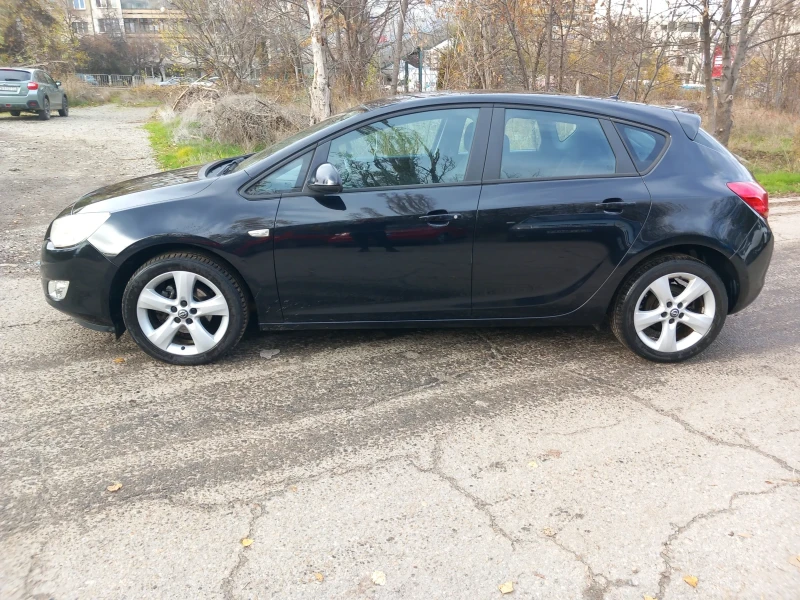 Opel Astra 1.3 CDTI, снимка 8 - Автомобили и джипове - 52536285
