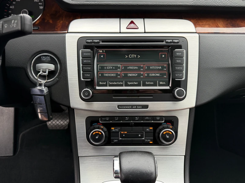 VW Passat CC 2.OTSI АВТОМАТ* ПАНОРАМА* ПОДГРЕВ* КСЕНОН* КОЖА, снимка 16 - Автомобили и джипове - 52669817