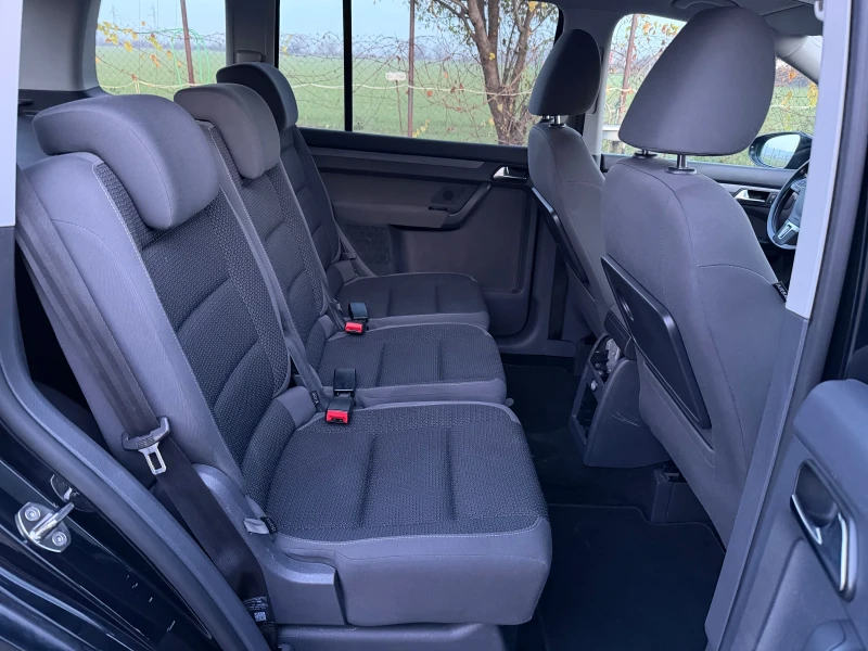 VW Touran 2.0 TDI, снимка 12 - Автомобили и джипове - 52833050