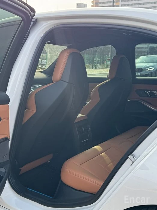 BMW 340 i HARMAN KARDON* DISTRONIC* HEAD-UP* 360 CAM* , снимка 7 - Автомобили и джипове - 54101312