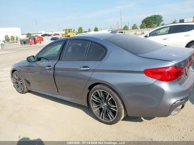 BMW 540 M-Pack* Harman Kardon* Distr, снимка 8 - Автомобили и джипове - 55437378
