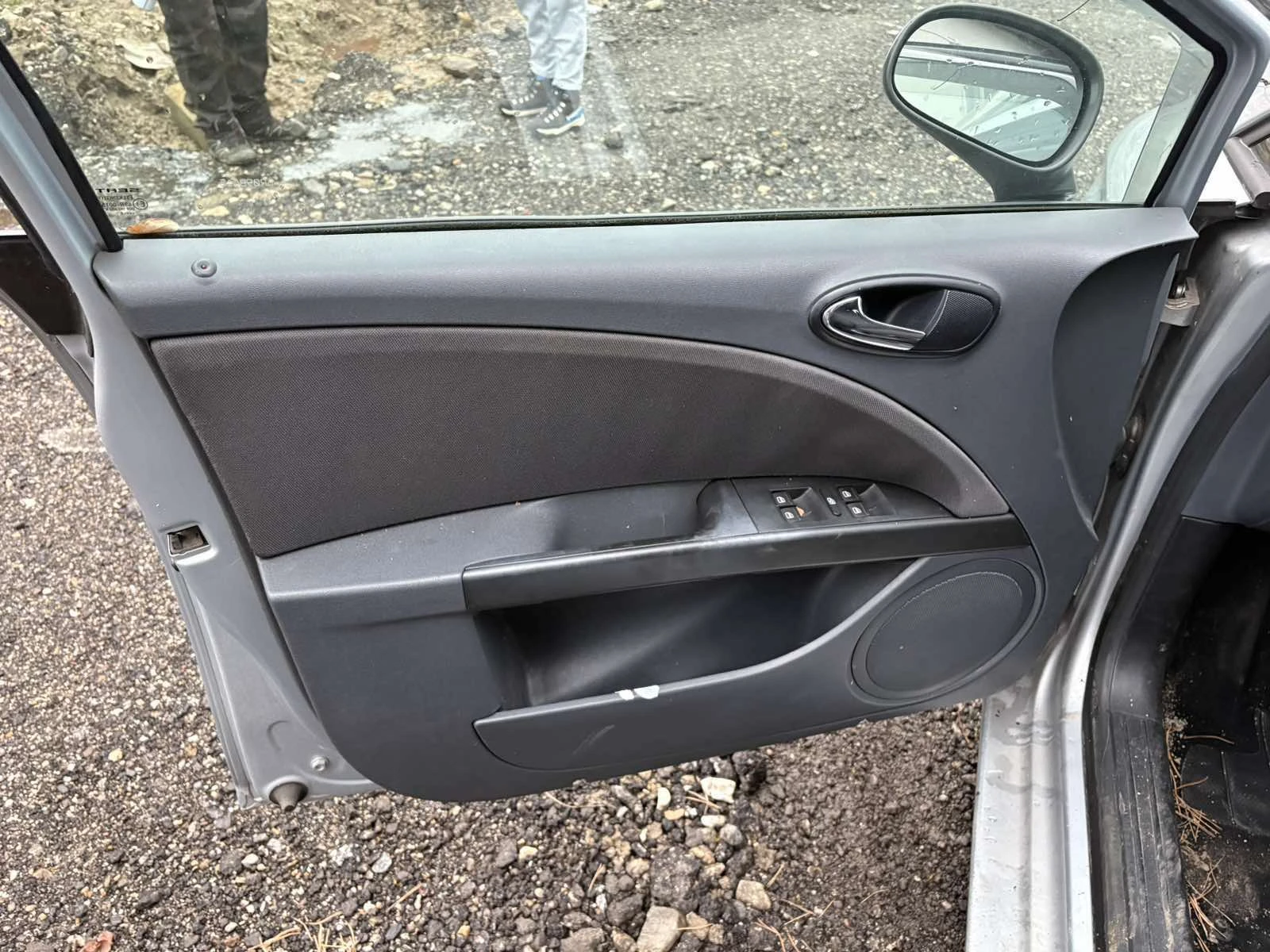 Seat Leon 1.6i, снимка 11 - Автомобили и джипове - 54462411