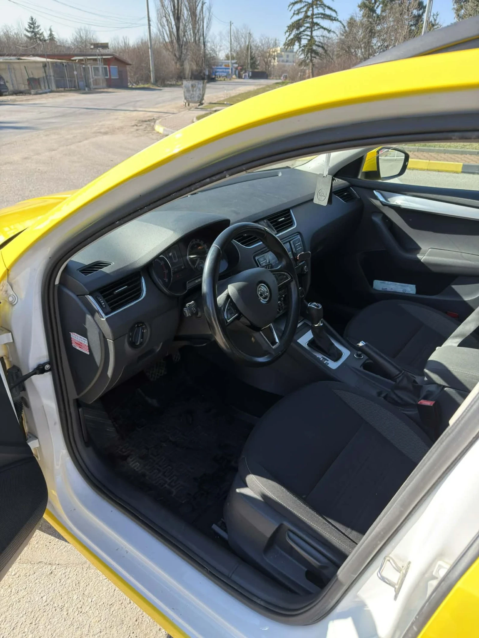 Skoda Octavia 1.4/МЕТАН/ НЕ Е БИЛА ТАКСИ!, снимка 6 - Автомобили и джипове - 54528148