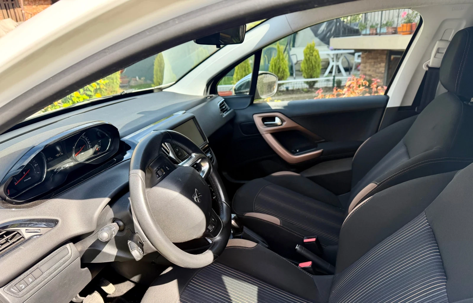 Peugeot 208 1, 2* ОБСЛУЖЕН* ЗИМНИ И ЛЕТНИ ГУМИ * ГО, ГТП , снимка 7 - Автомобили и джипове - 54611082