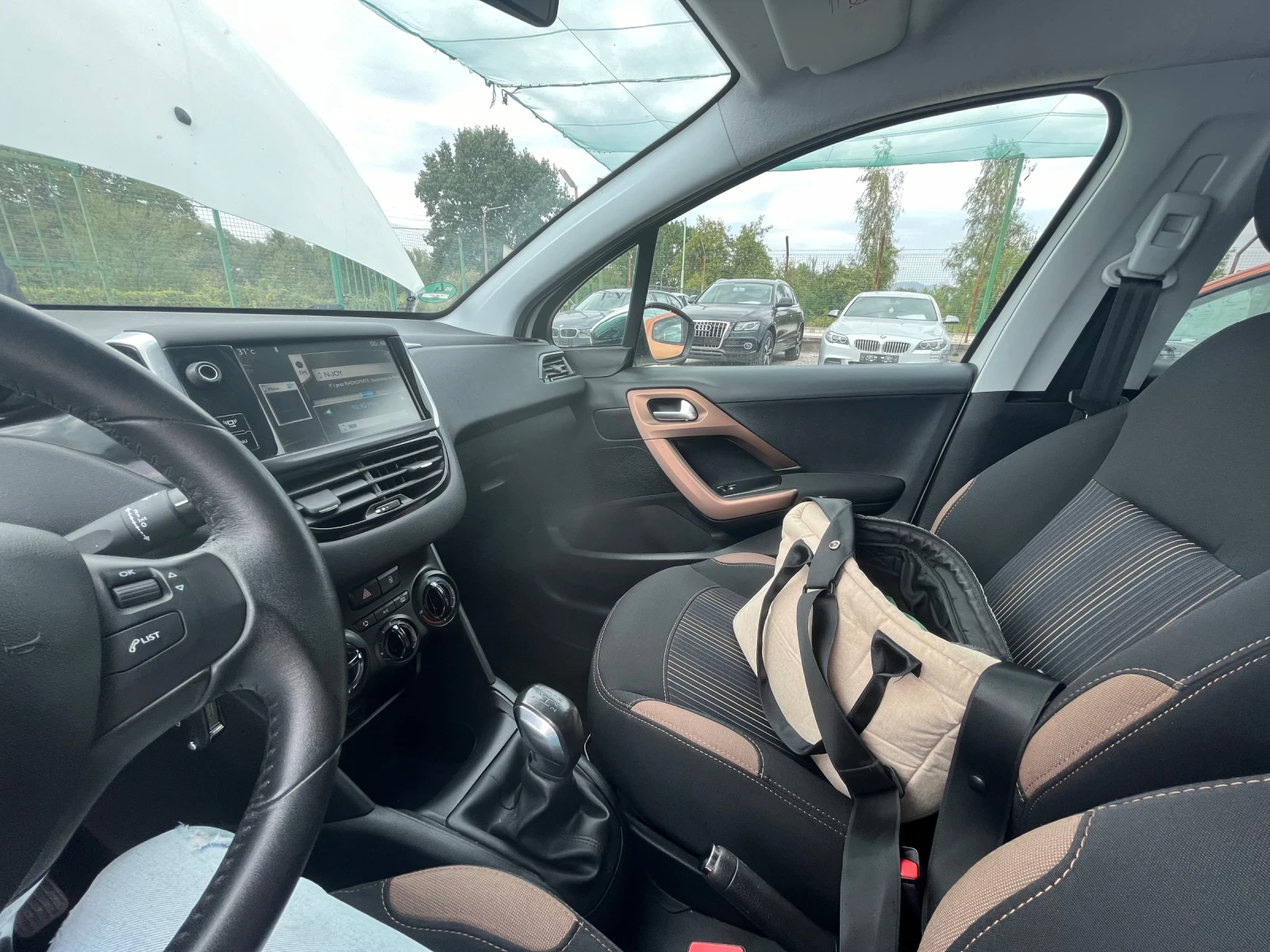 Peugeot 208 1, 2* ОБСЛУЖЕН* ЗИМНИ И ЛЕТНИ ГУМИ * ГО, ГТП , снимка 8 - Автомобили и джипове - 54611082