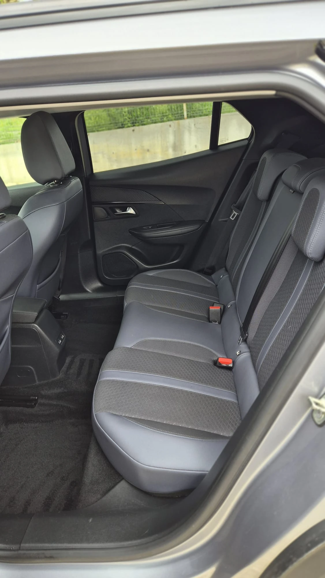 Peugeot 2008 electric drive 100 kW Allure Business/Camera | Mobile.bg � ����������� 8