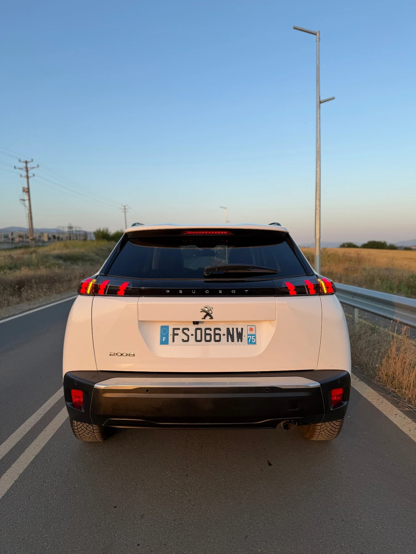 Peugeot 2008 ALLURE, снимка 4 - Автомобили и джипове - 55105438