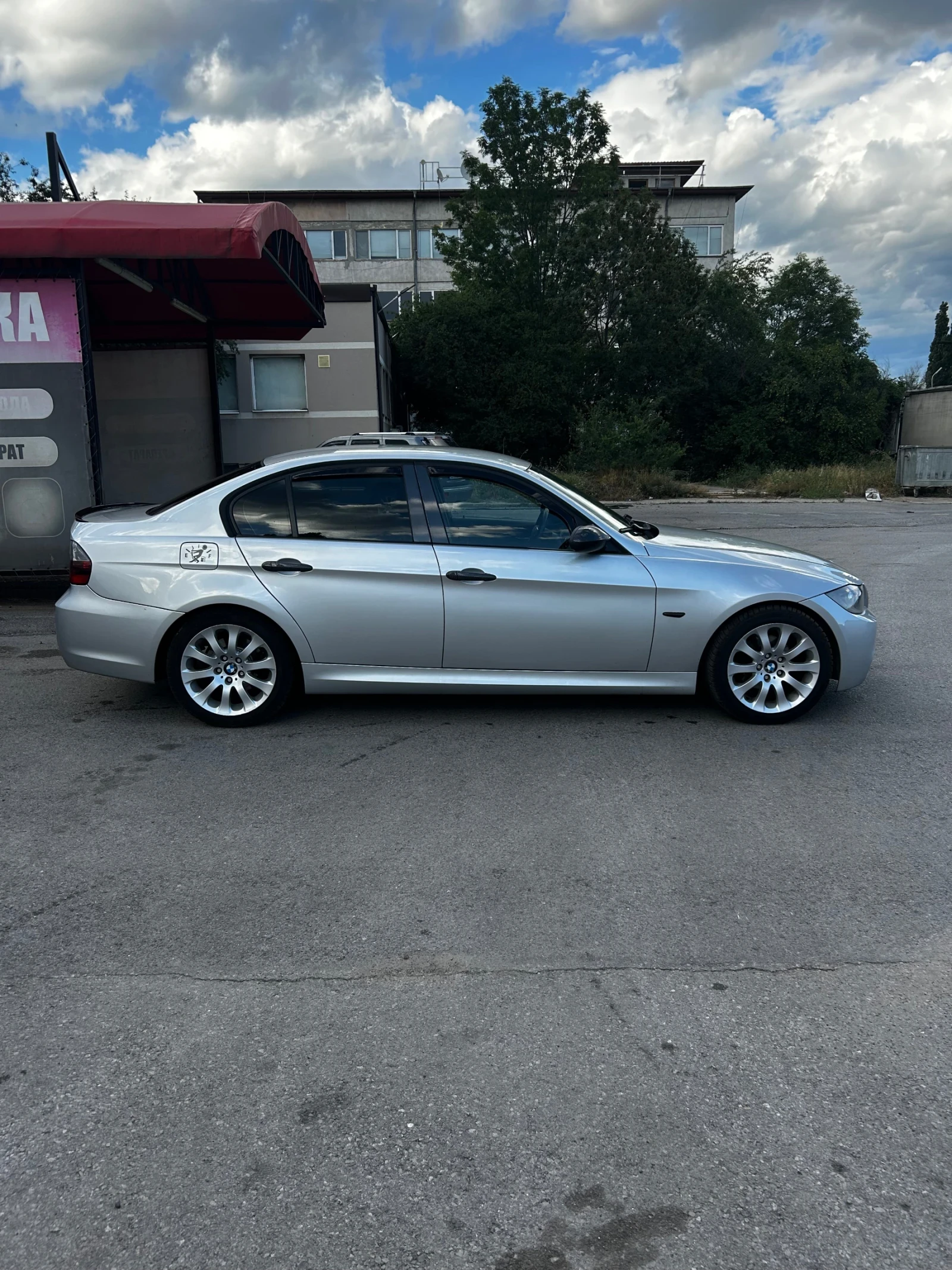 BMW 320, снимка 6 - Автомобили и джипове - 55240358