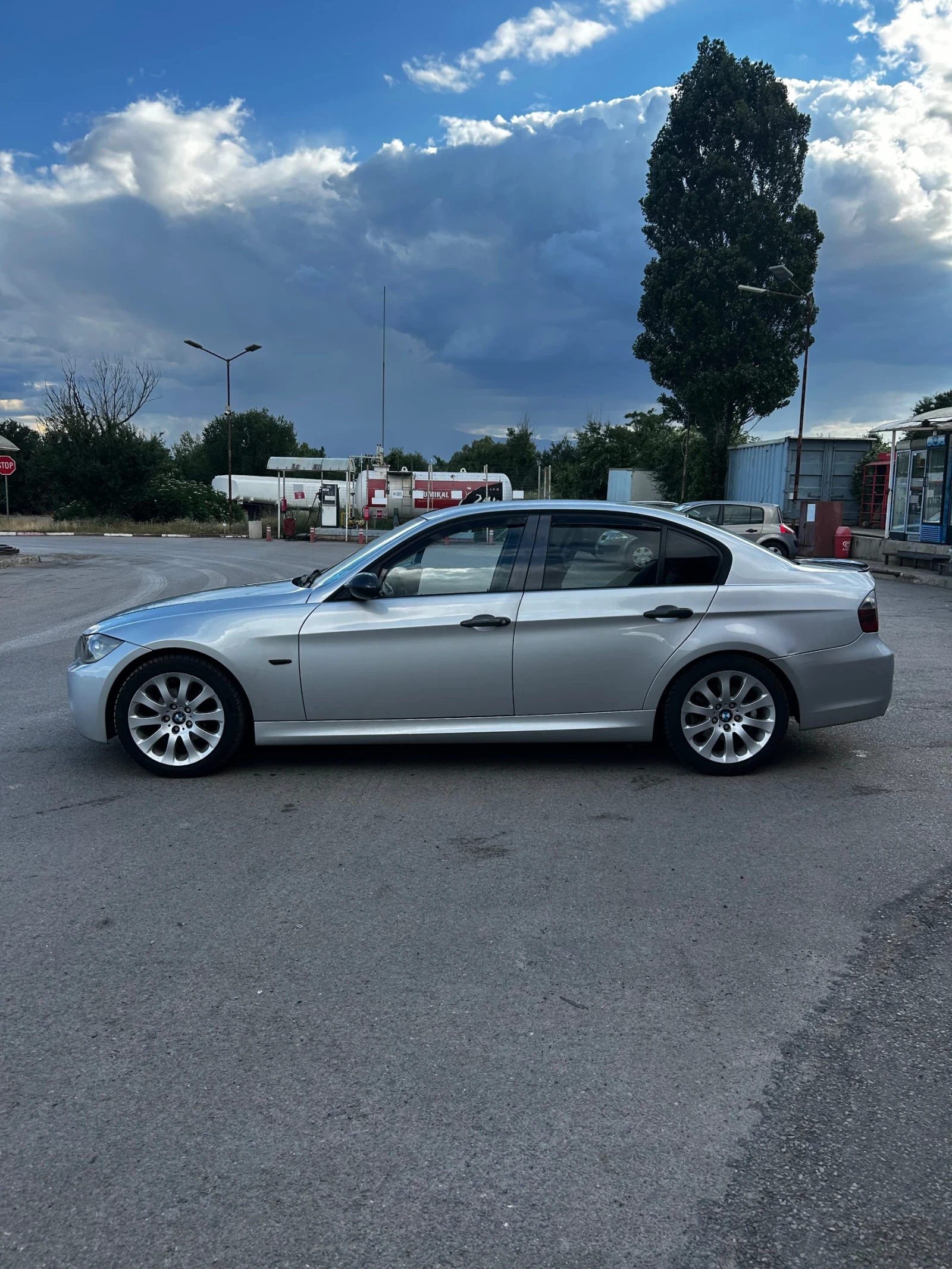BMW 320, снимка 3 - Автомобили и джипове - 55240358