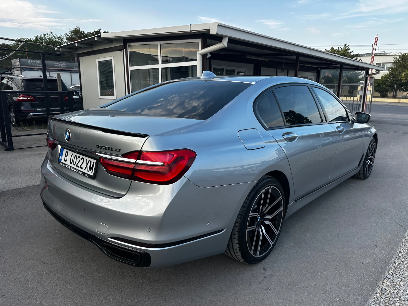 BMW 750 Ld 400к.с* LONG* INDIVIDUAL* MEGA FULL, снимка 2 - Автомобили и джипове - 55791713