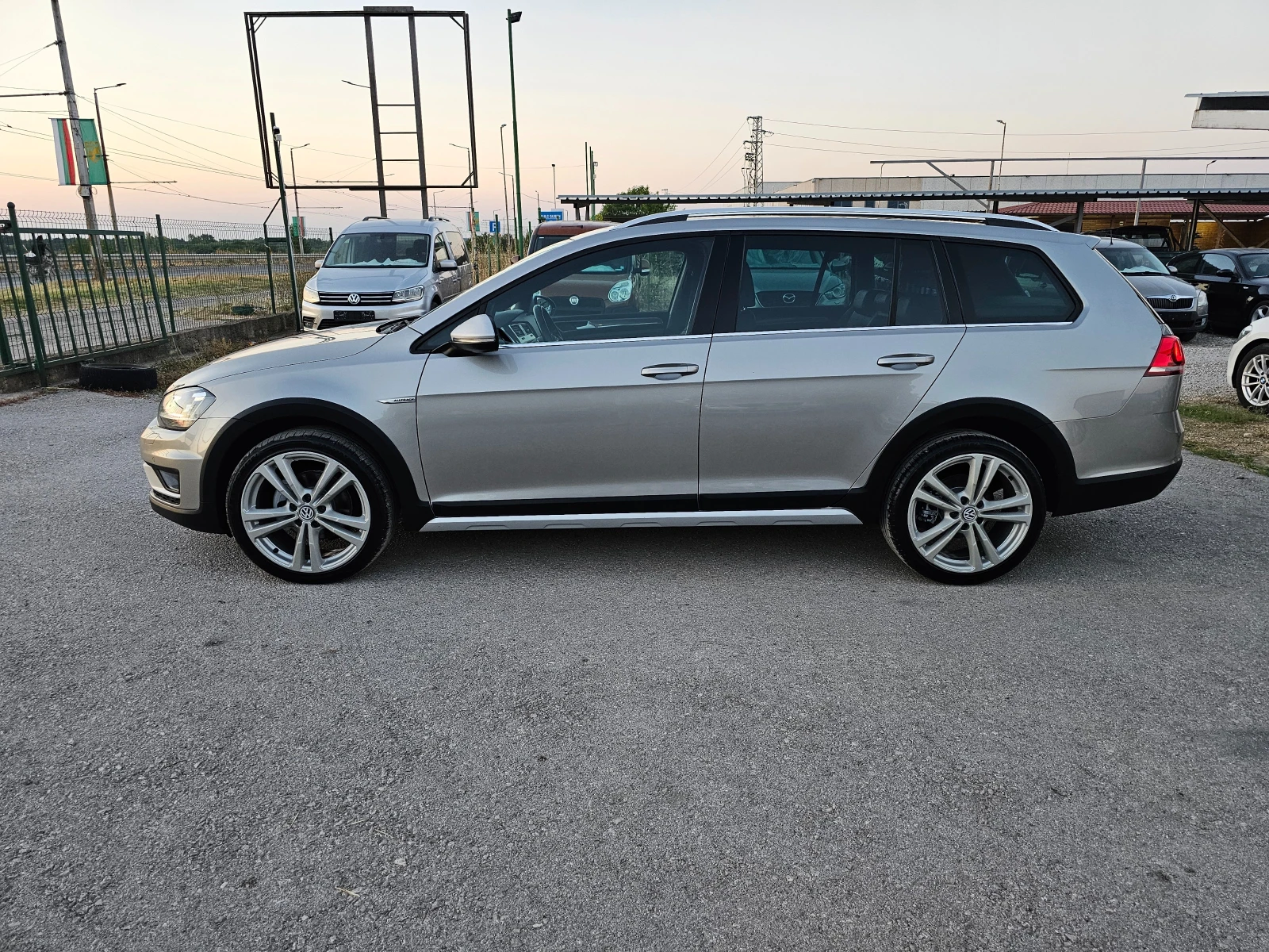 VW Golf 1.6TDI 110kc. ALLTRACK 4х4.FULL.157000хил, снимка 8 - Автомобили и джипове - 55793191