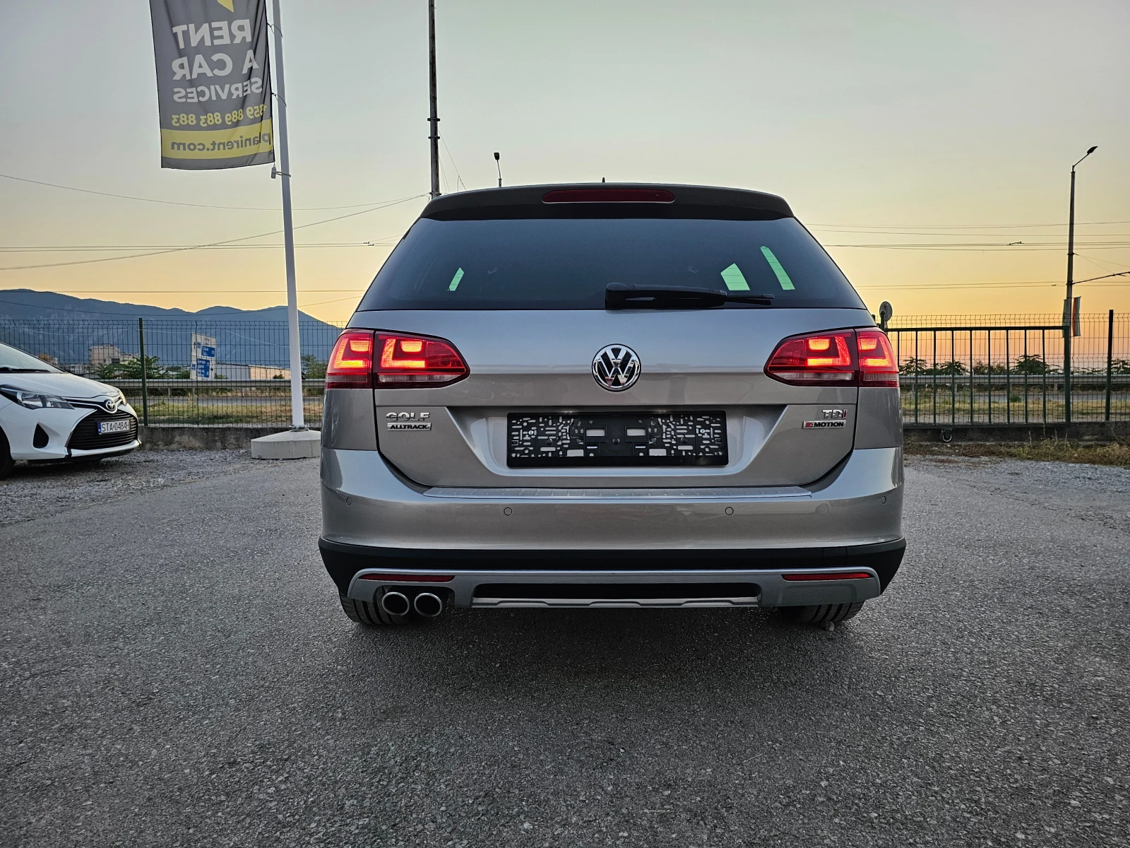 VW Golf 1.6TDI 110kc. ALLTRACK 4х4.FULL.157000хил, снимка 6 - Автомобили и джипове - 55793191