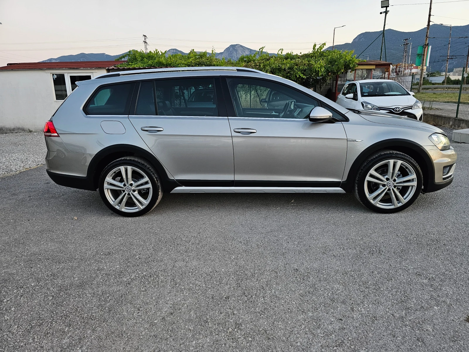 VW Golf 1.6TDI 110kc. ALLTRACK 4х4.FULL.157000хил, снимка 4 - Автомобили и джипове - 55793191