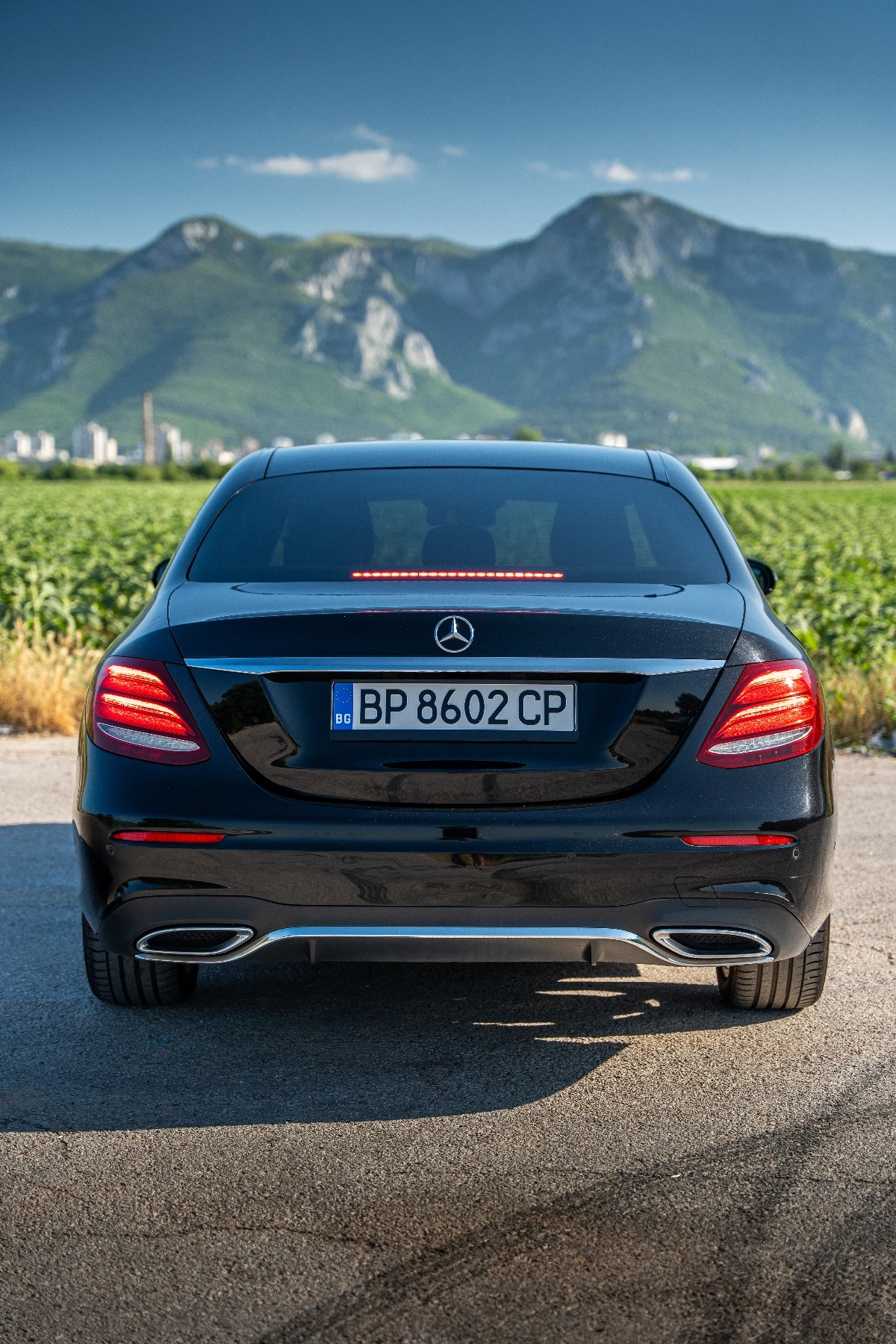 Mercedes-Benz E 220, снимка 5 - Автомобили и джипове - 55897355