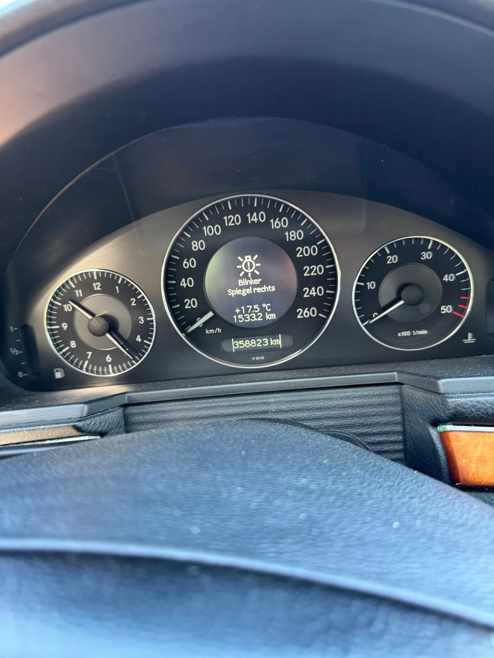 Mercedes-Benz E 220, снимка 7 - Автомобили и джипове - 56009516