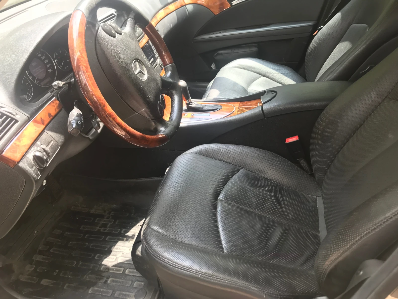 Mercedes-Benz E 220, снимка 5 - Автомобили и джипове - 56009516