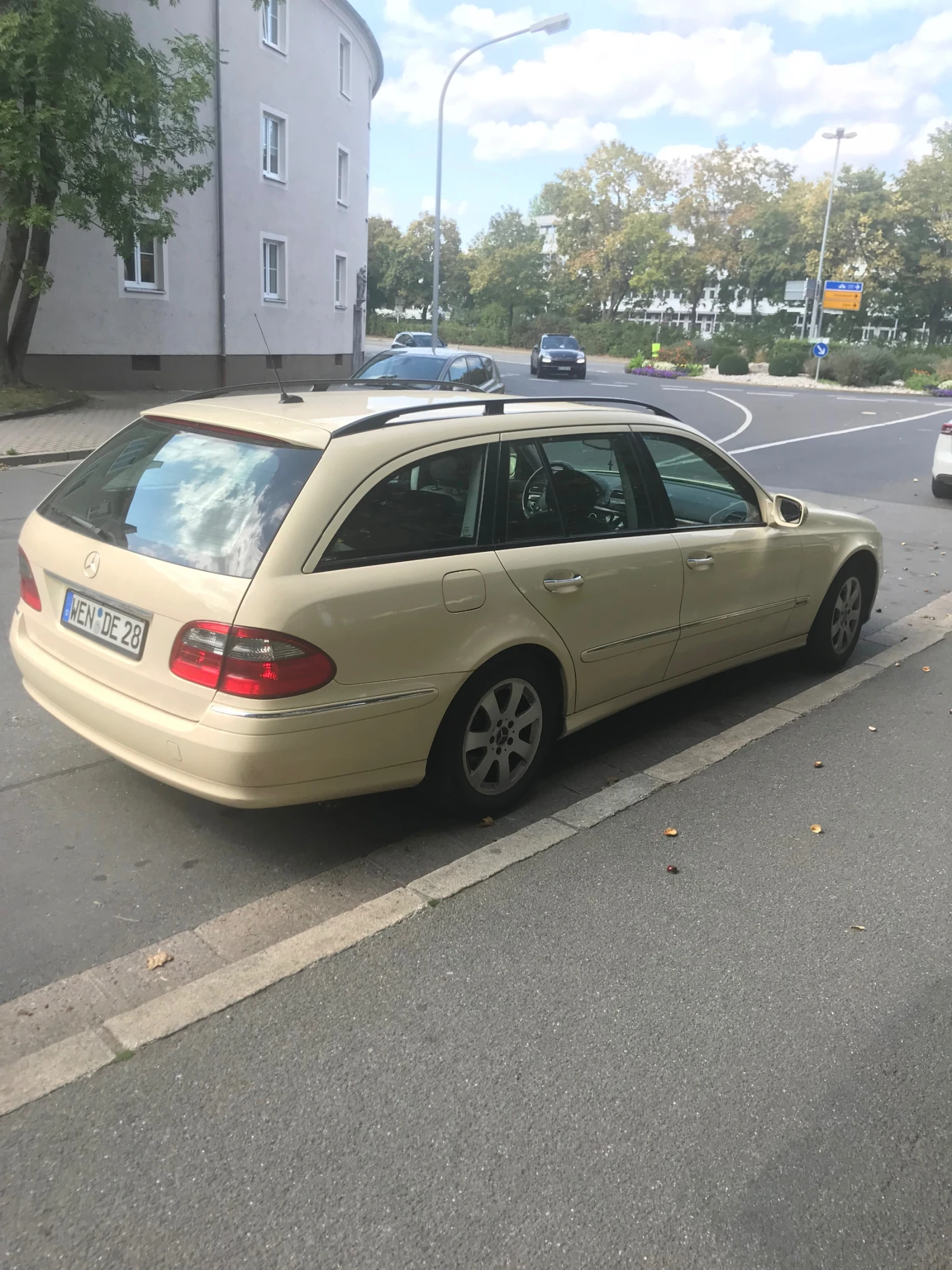 Mercedes-Benz E 220, снимка 4 - Автомобили и джипове - 56009516