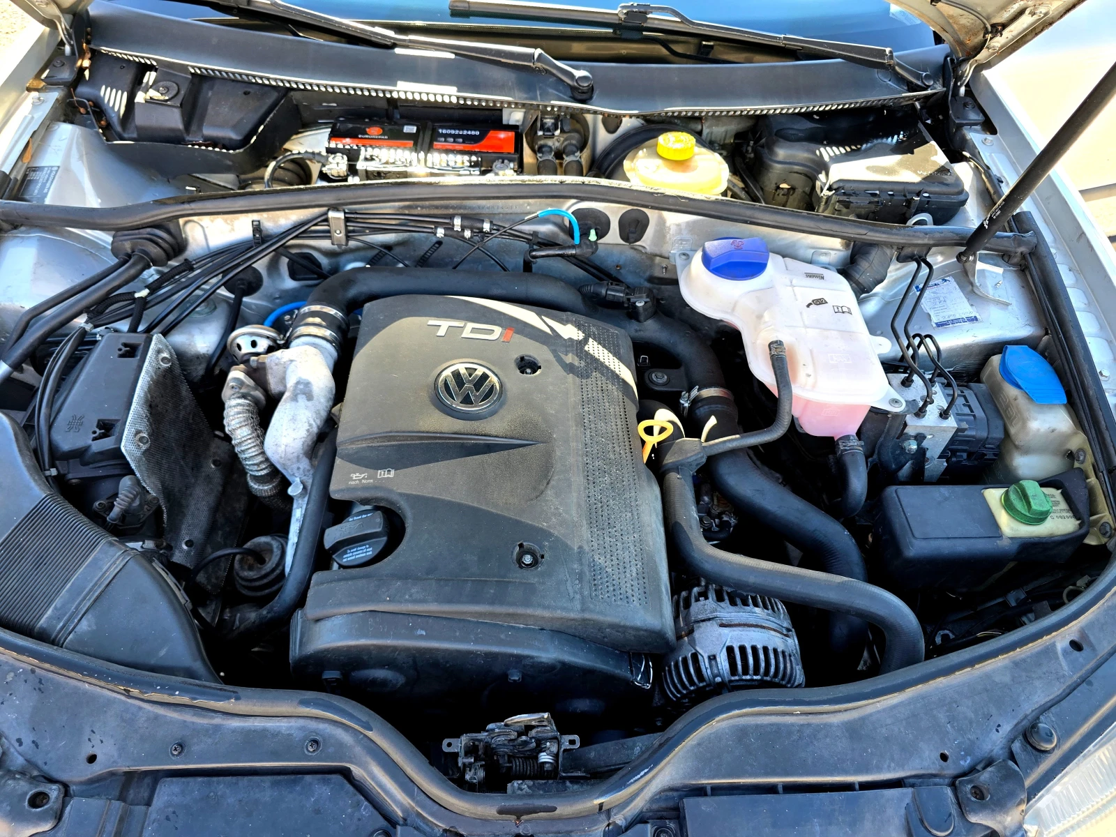 VW Passat 1.9 TDI, снимка 8 - Автомобили и джипове - 56076748