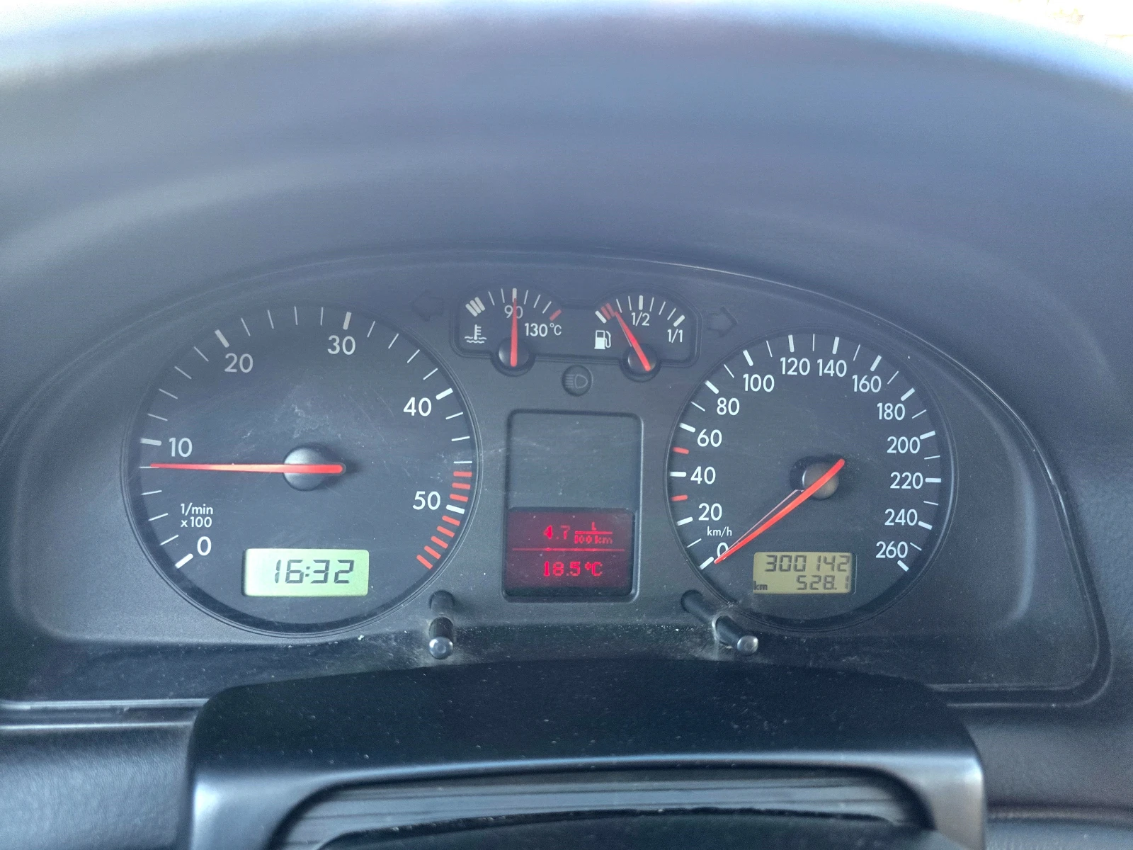 VW Passat 1.9 TDI, снимка 10 - Автомобили и джипове - 56076748