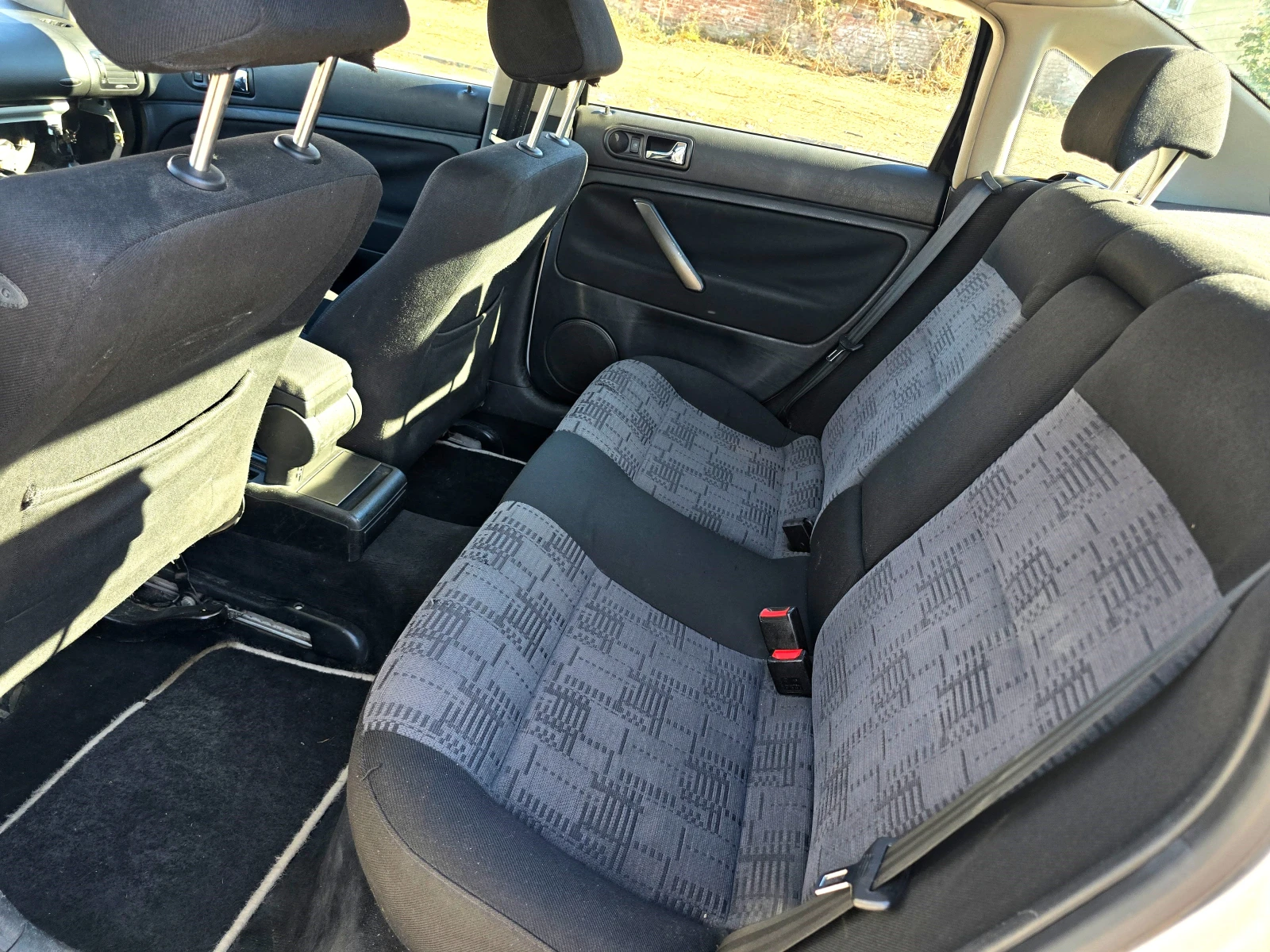 VW Passat 1.9 TDI, снимка 11 - Автомобили и джипове - 56076748