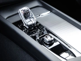 Volvo XC60 T8 Recharge AWD = Plus Dark = Гаранция - 96250 лв. - 17520349 9