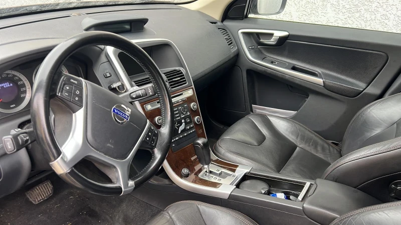 Volvo XC60 2010, снимка 3 - Автомобили и джипове - 49245491