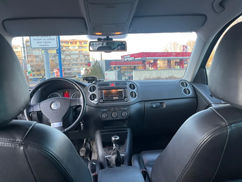 VW Tiguan, снимка 13 - Автомобили и джипове - 52775468