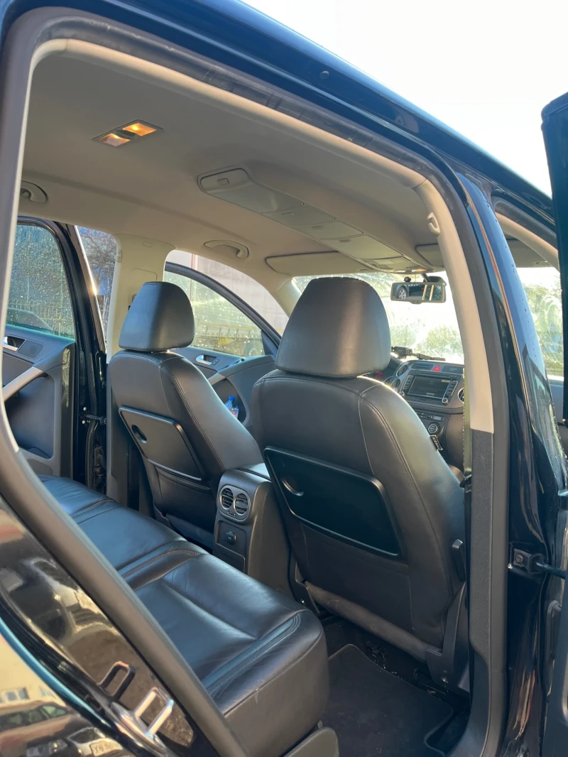 VW Tiguan, снимка 11 - Автомобили и джипове - 52775468