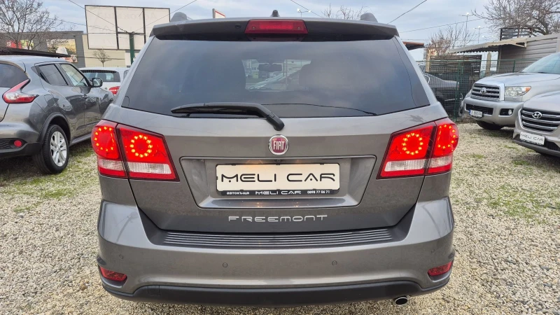 Fiat Freemont 2.0 MULTIJET 7места НАВИ КАМЕРА КОЖА ЛИЗИНГ ВИДЕО , снимка 4 - Автомобили и джипове - 52778228