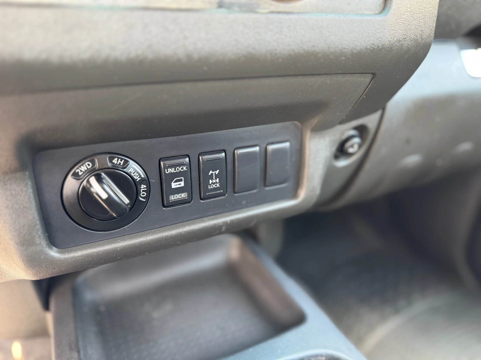 Nissan Navara 2.5DCI* 4x4* KLIMATRONIK* ITALY, снимка 11 - Автомобили и джипове - 54236915