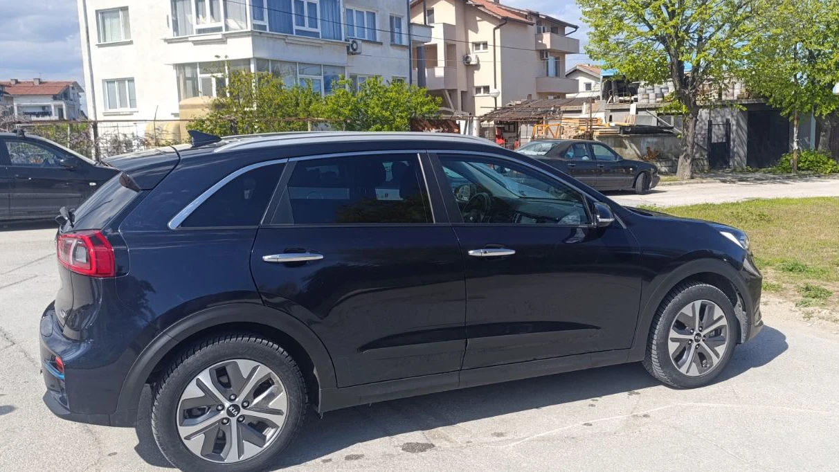Kia Niro Executive line 64 kWh, Термопомпа , снимка 7 - Автомобили и джипове - 54399887