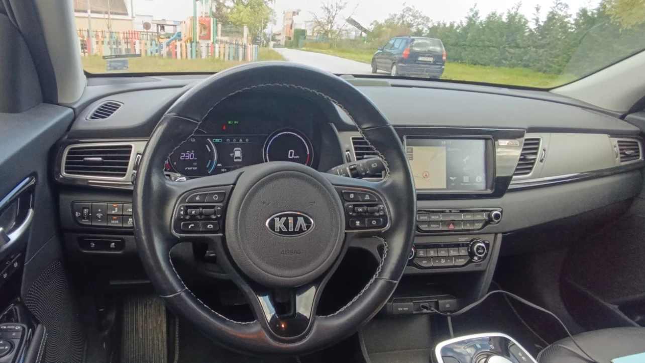 Kia Niro Executive line 64 kWh, Термопомпа , снимка 9 - Автомобили и джипове - 54399887