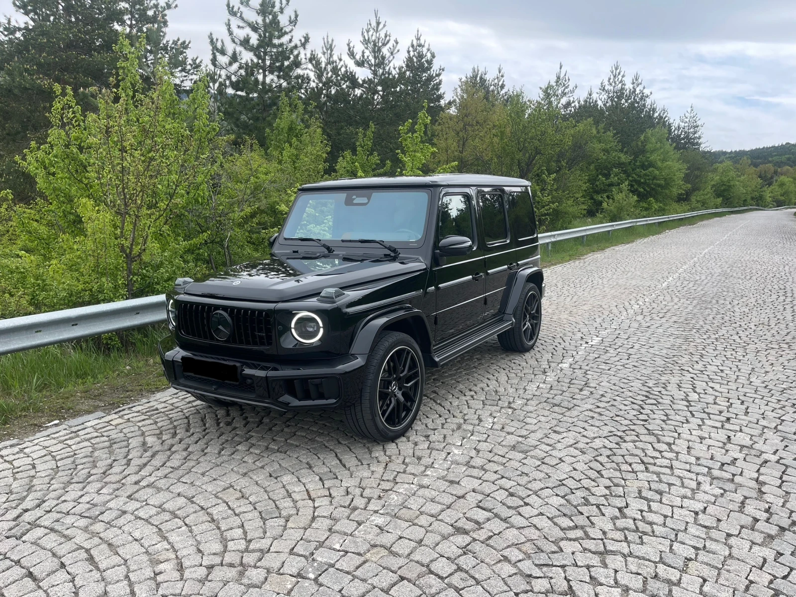 Mercedes-Benz G 63 AMG 450 Diesel AMG* 6.3 OPTIC* 22* KEYLESS* 360CAM, снимка 2 - Автомобили и джипове - 54696642