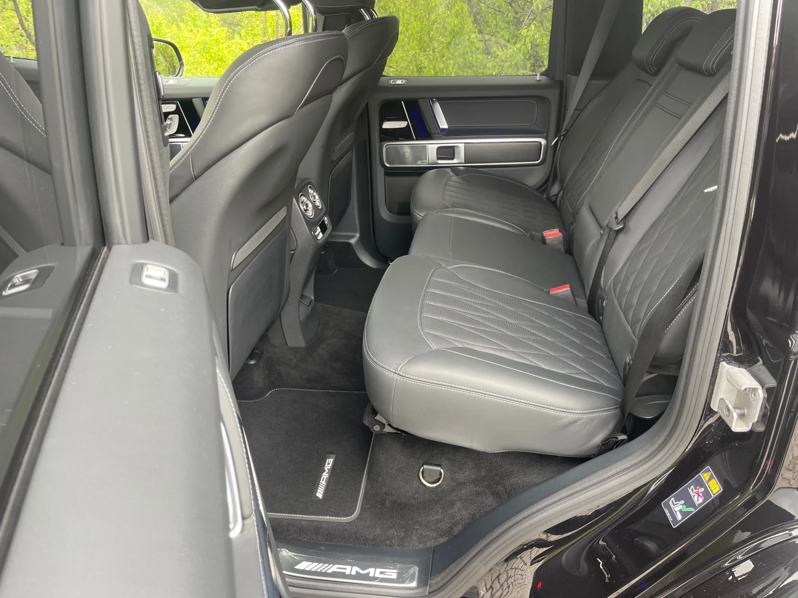 Mercedes-Benz G 63 AMG 450 Diesel AMG* 6.3 OPTIC* 22* KEYLESS* 360CAM, снимка 8 - Автомобили и джипове - 54696642